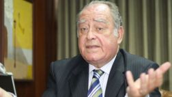 Cateriano está politizando caso de espionaje, dice Flores Aráoz