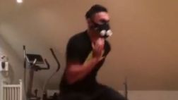 Arsenal: el crack que se entrena con la máscara de Bane