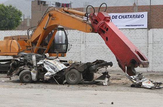 Municipalidad de Lima promete chatarrear 3 mil carros en 2 años