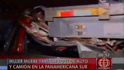 Mujer murió tras choque de auto y camión en la Panamericana Sur