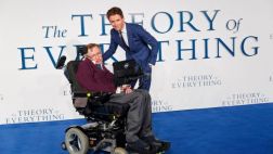 Facebook: Stephen Hawking felicita a Eddie Redmayne por Óscar