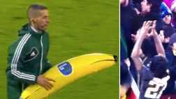 A Gervinho le lanzaron 'platano', hizo un gol y celebró así