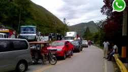 WhatsApp: huaicos bloquean paso en carretera Belaunde Terry