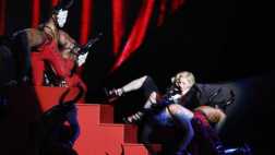 YouTube: a propósito de Madonna, las peores caídas de famosos