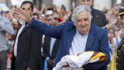 José Mujica se despide de la presidencia con "abrazo" a Uruguay