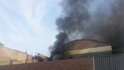 Ate: controlan incendio en fábrica de materiales eléctricos