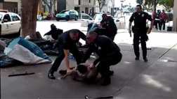 Los Ángeles: policías matan a balazos a un indigente en EE.UU.