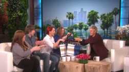 YouTube: Ellen DeGeneres y dueña de fenómeno "The Dress" juntas