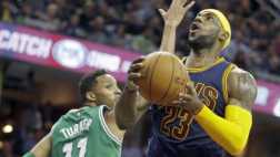 NBA: LeBron James y un amague mágico para luego clavarla