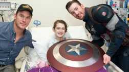 Chris Evans visitó hospital vestido como el Capitán América