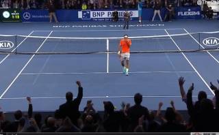 Niño sorprendió a Roger Federer con un espectacular 'globito'