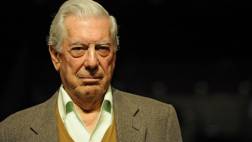 Presentan libro sobre los años de reportero de Vargas Llosa