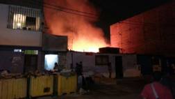 Cercado de Lima: incendio consumió vivienda y afectó otras 9