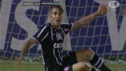 Paolo Guerrero fue derribado dentro del área... ¿Hubo penal?