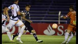 Paolo Guerrero anotó a Danubio y superó a Carlos Tevez (VIDEO)