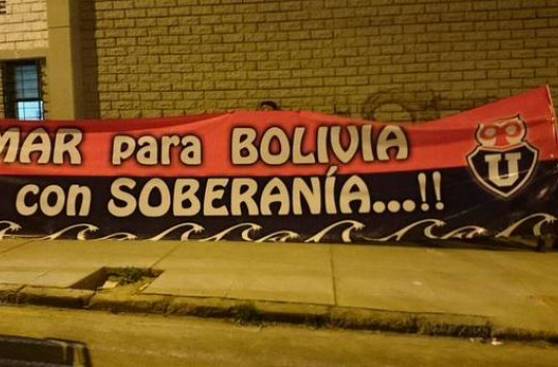 Hinchas de la U de Chile pidieron en La Paz "mar para Bolivia"