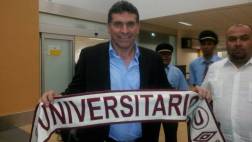 Luis Fernando Suárez llegó a Lima para dirigir a Universitario