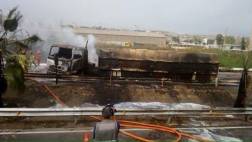 Incendio de cisterna en Panamericana Sur dejó tres afectados