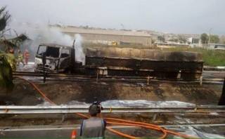 Incendio de cisterna en Panamericana Sur dejó tres afectados