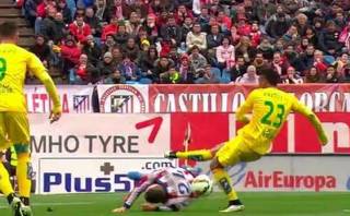 Vine: jugador de Atlético se tiró de cabeza para salvar su arco