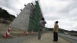 El gigantesco muro que construye Japón para detener tsunamis