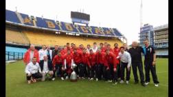 ¿Provocación? Sevilla, rival de River, visitó la Bombonera