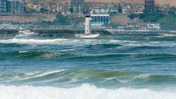 Recomiendan a bañistas no entrar al mar por oleaje