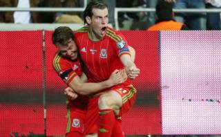 Bale anotó doblete y encaminó a Gales a su primera Eurocopa