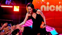 Angelina Jolie y su imperdible mensaje a la niñez (VIDEO)