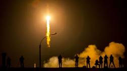 Astronautas que pasarán un año en el espacio llegaron a la EEI