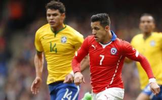 Alexis Sánchez realizó genial pase con la espalda ante Brasil