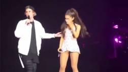 Justin Bieber cantó con Ariana Grande y olvidó la letra (VIDEO)