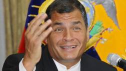 Ecuador: Correa indultó a policía acusado de intentar matarlo
