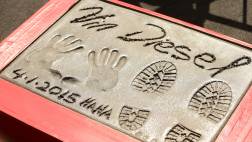 Vin Diesel estampó sus huellas en el paseo de la fama