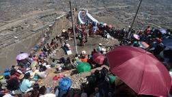 Cerro San Cristóbal: miles suben pese a que no habrá Vía Crucis