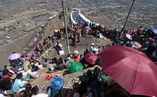 Cerro San Cristóbal: miles suben pese a que no habrá Vía Crucis