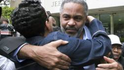 EE.UU.: Liberado tras pasar 30 años en el corredor de la muerte