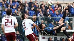 Mauricio Pinilla marcó increíble gol tras acrobática definición