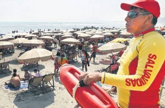 Salvavidas rescataron a 1.210 bañistas en playas de Lima