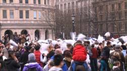 Así fue la pelea de almohadas más grande de Londres