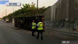 Panamericana Sur: trailer se volcó y generó caos vehicular