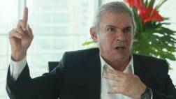 Luis Castañeda se presenta ante la Comisión de Transporte