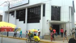 Profesor fue detenido con dólares falsos en Banco de la Nación