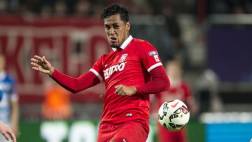 Twente de Renato Tapia fue sancionado por problemas financieros