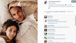 Alondra García Miró cuida a Paolo Guerrero en tierna fotografía