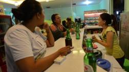 Indonesia: Plantean penas de cárcel por beber alcohol