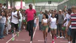 Usain Bolt visita favela en Río de Janeiro