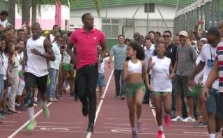 Usain Bolt visita favela en Río de Janeiro