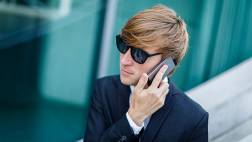 ¿Tu jefe es más joven que tú? Aprende cómo lidiar con él