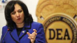 Directora de la DEA renuncia por escándalo con prostitutas